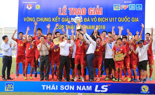 Viettel lần đầu nâng Cúp vô địch giải U17 quốc gia