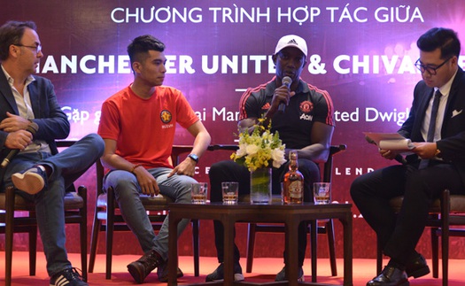 Fan Man United ngất ngây chiến thắng cùng huyền thoại Dwight Yorke