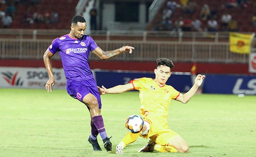 'Sát thủ' V-League khen HLV Vũ Tiến Thành, Phi Sơn