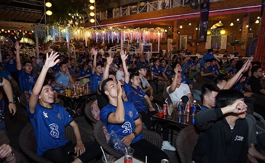 CĐV Việt Nam không ngủ với Chelsea và Mourinho