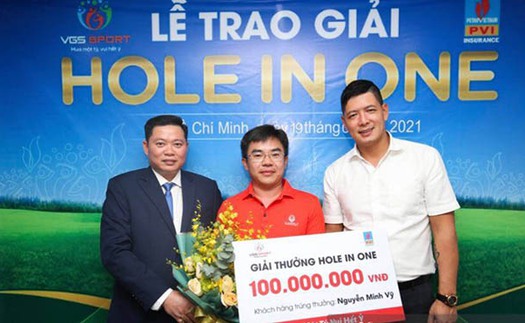 Tay golf Nguyễn Minh Vỹ nhận giải thưởng 100 triệu đồng