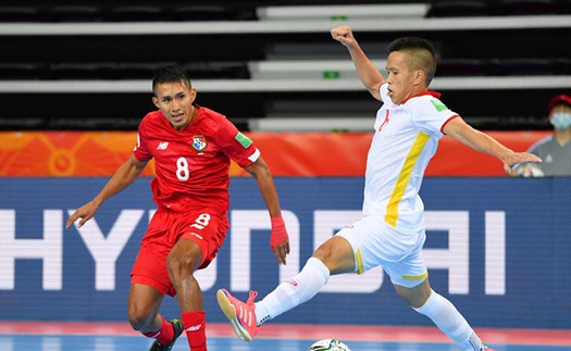 'Người hùng' futsal Việt Nam 'truyền lửa' cho quê nhà