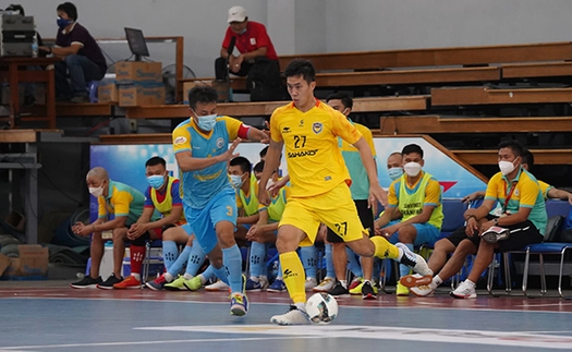 HY HỮU: Đội Khánh Hoà đeo khẩu trang thi đấu ở giải futsal VĐQG