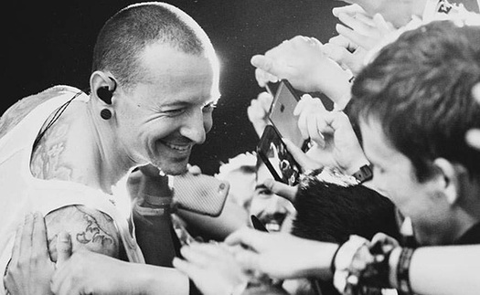 Chester Bennington thủ lĩnh Linkin Park tự tử: Fan Việt đau khổ ‘thời thanh xuân của tôi có anh’