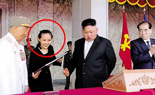 Những hình ảnh hiếm hoi về cô em gái được ông Kim Jong-un tin tưởng trao quyền lực