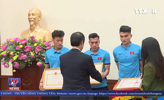 VIDEO Người Thanh Hóa 'mở hội' đón anh em Bùi Tiến Dũng, Lê Văn Đại của U23 Việt Nam