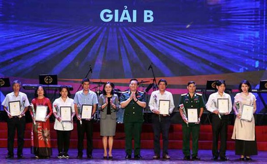 Trao giải văn học nghệ thuật, báo chí của Bộ Quốc phòng giai đoạn 2014-2019 tại khu vực phía Nam