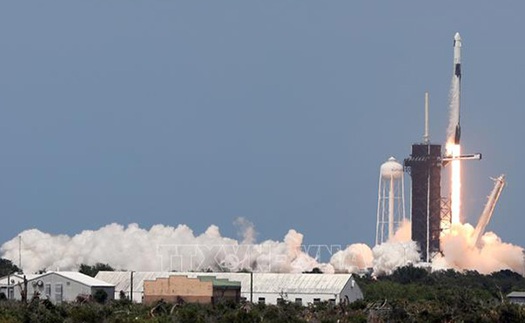 SpaceX phóng tàu vũ trụ lịch sử Crew Dragon