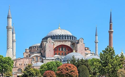 Tranh cãi nổ ra sau khi Thổ Nhĩ Kỳ chuyển bảo tàng Hagia Sophia thành thánh đường Hồi giáo