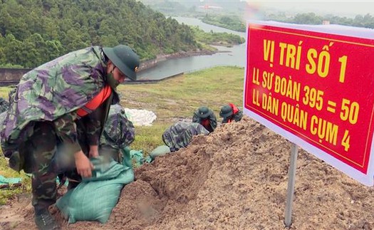 Tâm bão số 7 cách Hải Phòng khoảng 100km, gió mạnh cấp 8, giật cấp 10