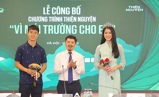 Á hậu Phương Anh - cầu thủ Duy Mạnh chung tay 'Vì mái trường cho em'