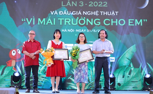 Đấu giá nghệ thuật 'Vì mái trường cho em': Họa sĩ Thành Chương 'chốt' chiếc đồng hồ Thụy Sỹ