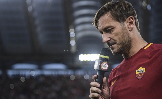 Totti khóc như mưa trong lần cuối cùng xuất hiện trên sân bóng