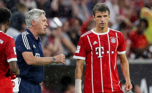 Bayern Munich hỗn loạn: Mueller đòi đến M.U, CEO chỉ trích và đe doạ Lewandowski