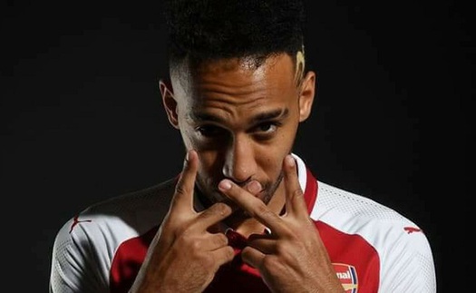 Pierre-Emerick Aubameyang chính thức gia nhập Arsenal với giá kỉ lục