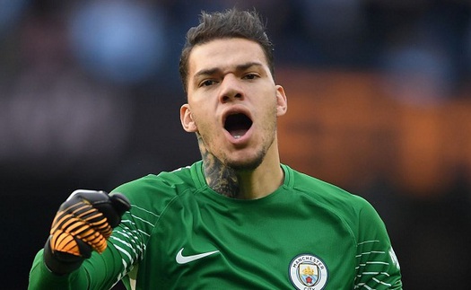 Thủ thành Ederson: 'Tôi có thể đá tiền vệ và sút phạt thành bàn'