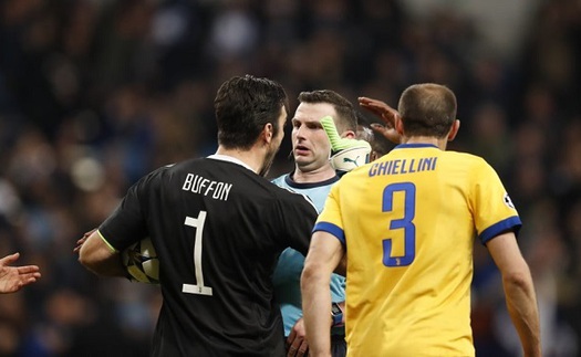 Gianluigi Buffon: 'Tôi sẵn sàng lặp lại điều đã nói với trọng tài Michael Oliver'