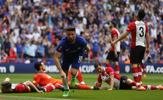 'Trượt tuyết' ghi bàn như Messi, Giroud giờ là ngôi sao của Chelsea