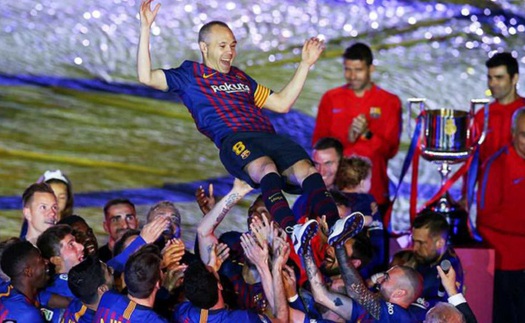 Iniesta chỉ ra 3 cái tên có thể kế thừa vị trí của mình ở Barca