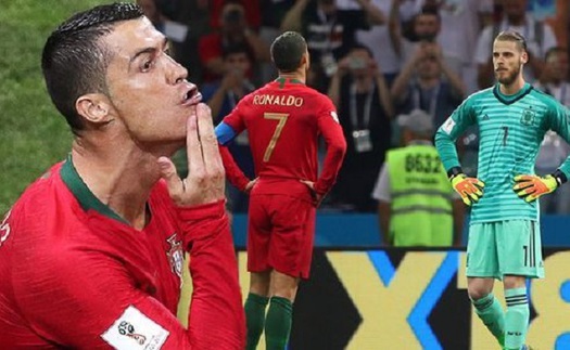 Ronaldo ăn mừng như thể muốn cạo sạch râu của De Gea