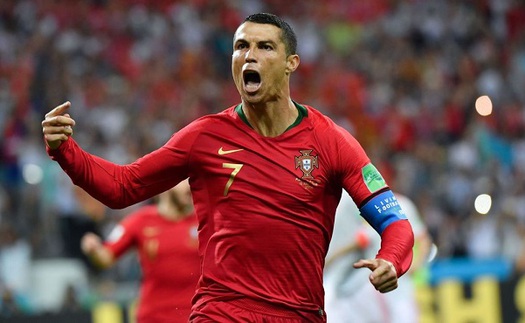 Ronaldo phá vỡ hàng loạt kỷ lục vĩ đại với hat-trick ở trận hoà Tây Ban Nha 3-3