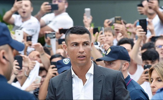 Ronaldo ra mắt Juventus: Gây sốt khủng khiếp, che mờ Pháp vô địch World Cup