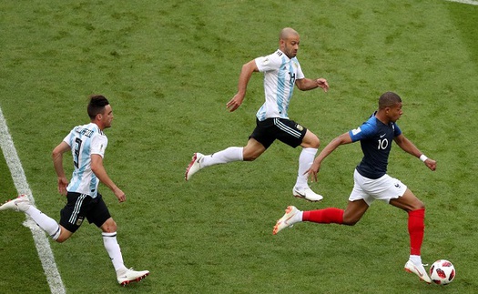 Pha dẫn bóng của Mbappe được so sánh với tình huống của Ronaldo 'béo' cũng trước... Argentina