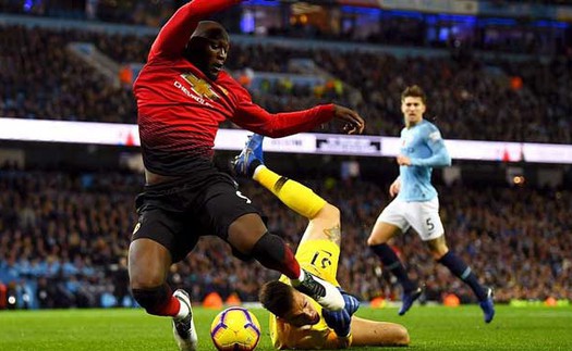 Vấn đề của M.U: Lukaku quá cô đơn trên hàng công