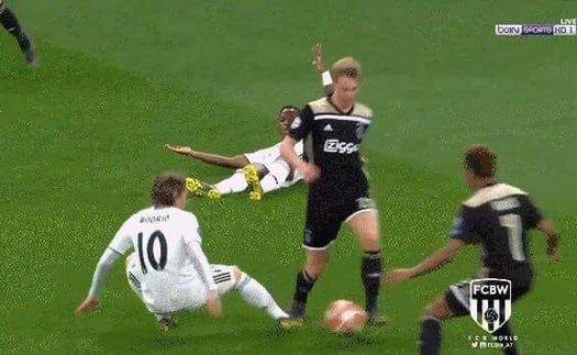 Chứng kiến De Jong khiến Vinicius và Modric ngã sõng soài, fan Barca phấn khích