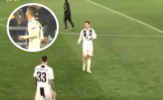 Ronaldo gây sốt với hành động lạ sau khi Juventus bị loại khỏi Champions League