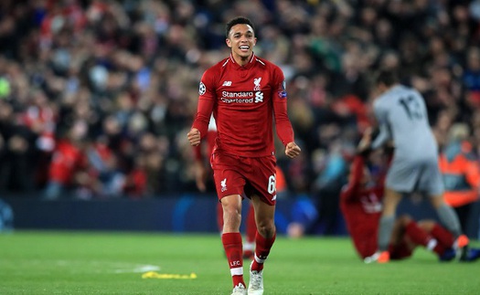 Trent Alexander-Arnold gây sốt với pha đá phạt góc thiên tài khiến Barca ôm hận