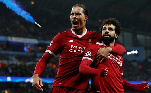 Salah và Firmino vắng mặt, fan Liverpool yêu cầu cho Van Dijk đá tiền đạo