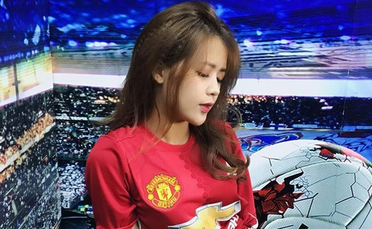 'Hotgirl bản quyền': Fan M.U nóng lòng chờ đại chiến với Tottenham