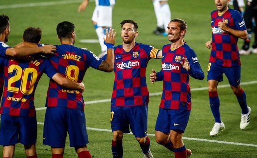 Barcelona 1-0 Espanyol: Luis Suarez tỏa sáng, Barcelona bám sát Real Madrid