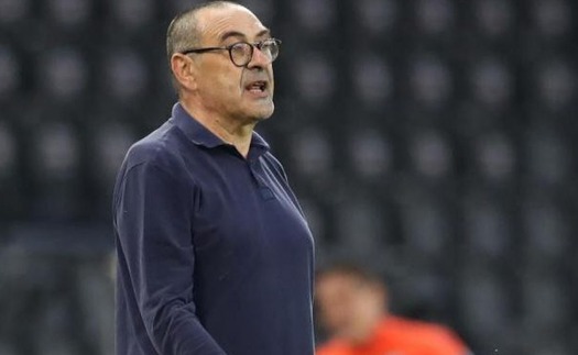 Juventus sa thải HLV Sarri sau khi bị loại khỏi Champions League