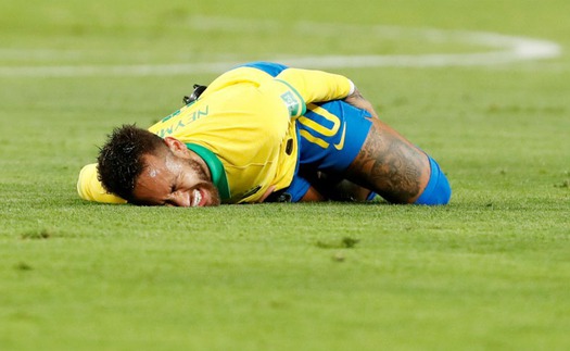 Neymar bị gọi là 'gã hề' vì chuyên ăn vạ để kiếm phạt đền