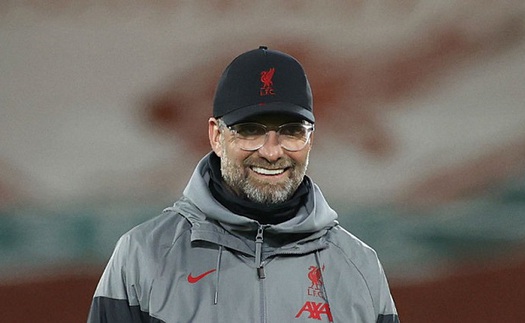 Klopp khẩu chiến với huyền thoại MU vì bị tố dùng tâm lý chiến như Sir Alex