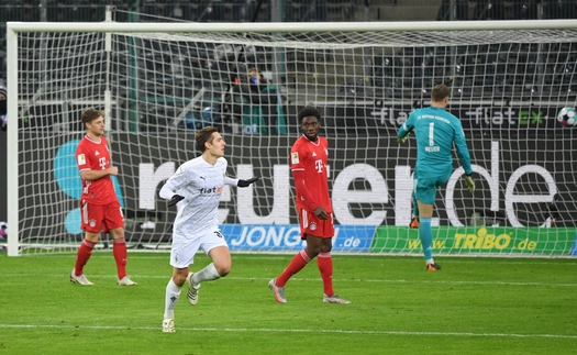 Gladbach 3-2 Bayern Munich: 'Hùm xám' thua ngược dù dẫn trước 2-0