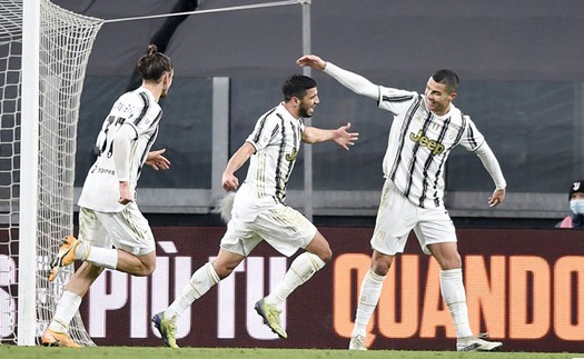 Ronaldo 'khiêu vũ' giữa vòng vây đối phương ở bàn quyết định của Juventus