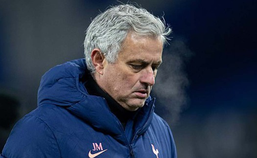 NÓNG: Tottenham sa thải Mourinho trước thềm Chung kết Cúp Liên đoàn Anh