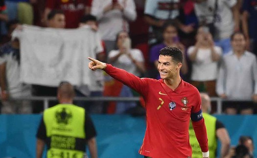 Tin EURO 24/6: Ronaldo cân bằng kỷ lục ghi 109 bàn. Báo Anh: 'Mang tuyển Đức tới đây'