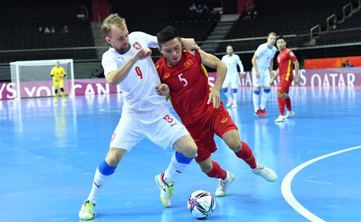 CĐV đau tim với 4 phút cuối rồi vỡ òa khi tuyển futsal Việt Nam đi tiếp