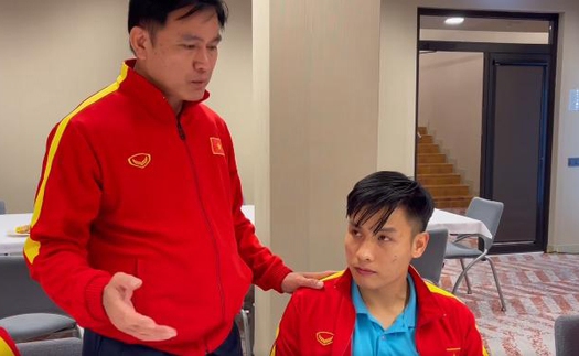 VIDEO: Bầu Tú hỏi thăm chấn thương của Đức Tùng sau trận gặp Séc
