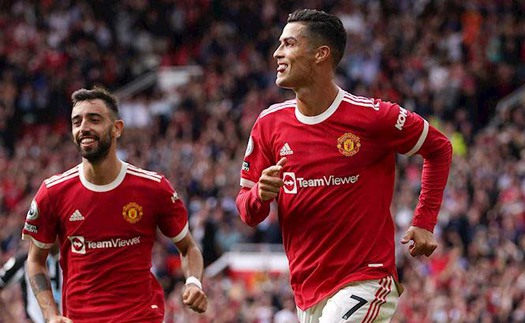 Tin MU 9/10: Ronaldo và Bruno Fernandes được đề cử QBV, MU được khuyên mua Chiesa