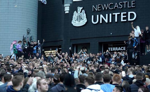 Các đội Ngoại hạng Anh nổi giận vì Newcastle đổi chủ chóng vánh