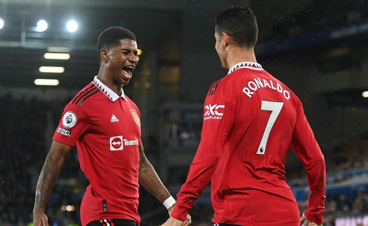 Everton 1-2 MU: Ronaldo cán mốc 700 bàn, Antony lại nổ súng, MU ngược dòng