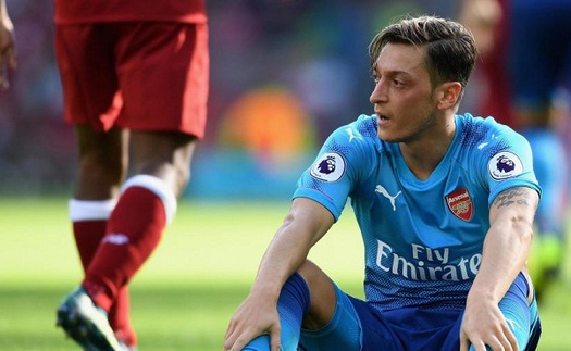 Mesut Oezil đang lãng phí tài năng ở Arsenal