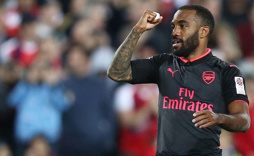 Lacazette ghi bàn ngay trận ra mắt, fan Arsenal sung sướng, mơ vô địch Premier League