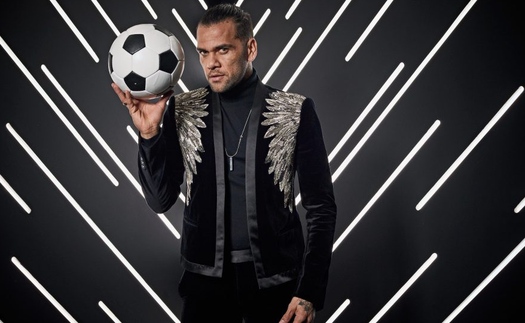 Cô vợ người mẫu của Dani Alves nổi bật tại Lễ trao giải FIFA The Best 2018