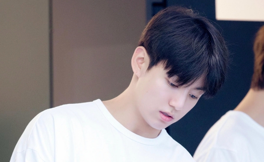 Ngắm loạt ảnh mặt mộc 'đốn tim' ARMY của Jungkook BTS